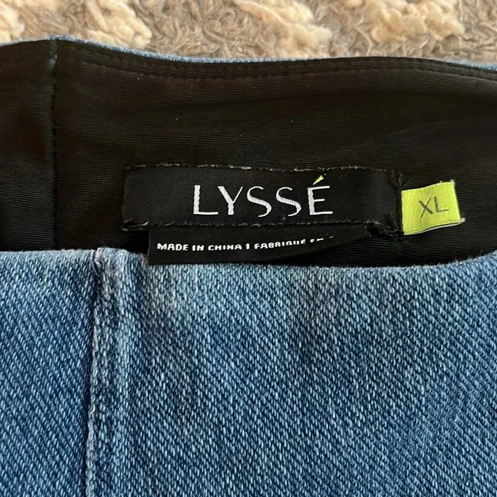 Lyssé step-hem denim jeggings, medium blue, size XL EUC! - Picture 3 of 5